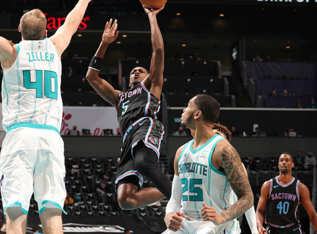  三球31+12黄蜂终结雄鹿  