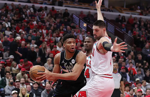  ,字母哥,狂揽45分,18篮板,雄鹿,横扫,公牛  